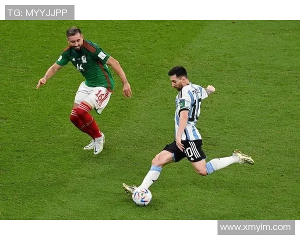 足球巨星风采全面解析 盘点足球场上的过人技艺与精彩瞬间